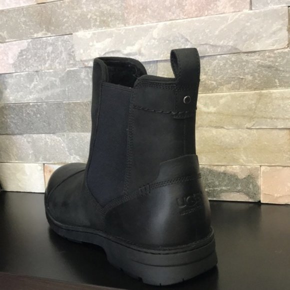 UGG Men's Runyon Lined Chelsea Boot - Picture 7 of 9